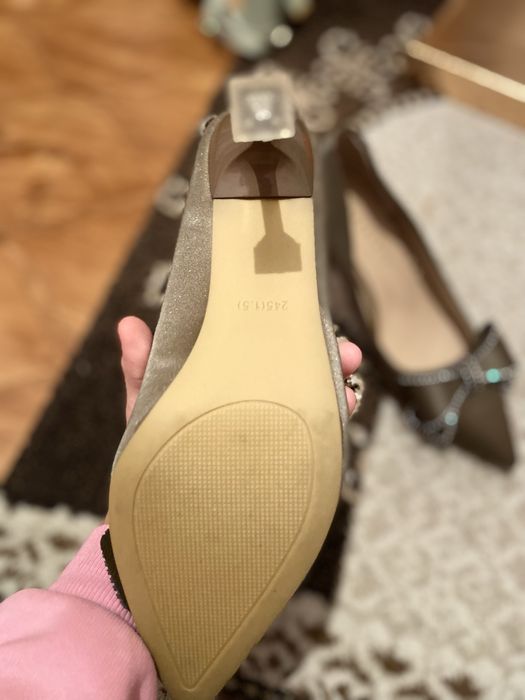 Срочно продам туфли за 5000тг