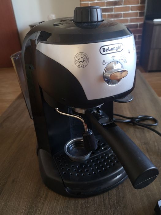 Vând expresor cafea DeLonghi