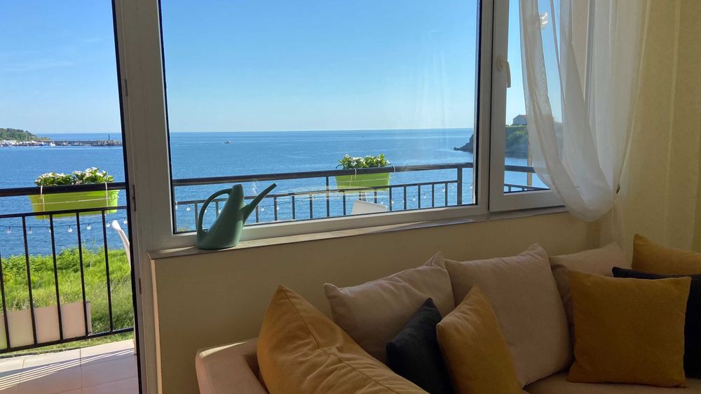 Тристаен апартамент с фронтална гледка към морето в Царево