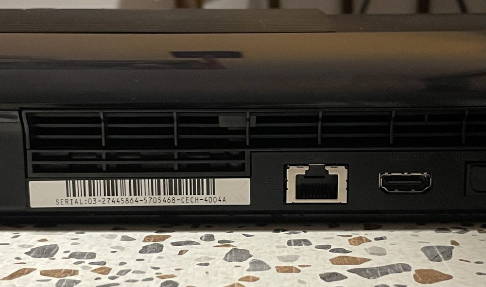 PlayStation 3, 500gb, foarte putine ore de functionare