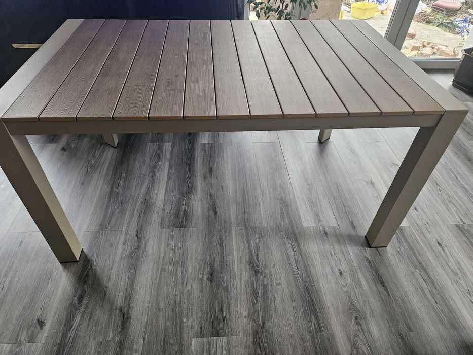 Алуминива много здрава и стабилна маса+столове