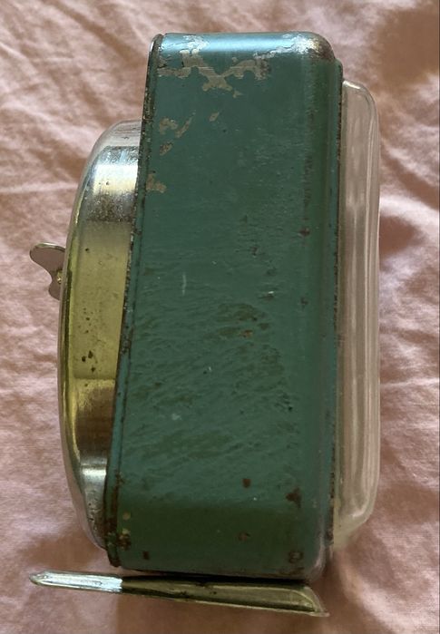 Часовник Будилник Б84 ретро, съветски, оригинал, работещ отлично