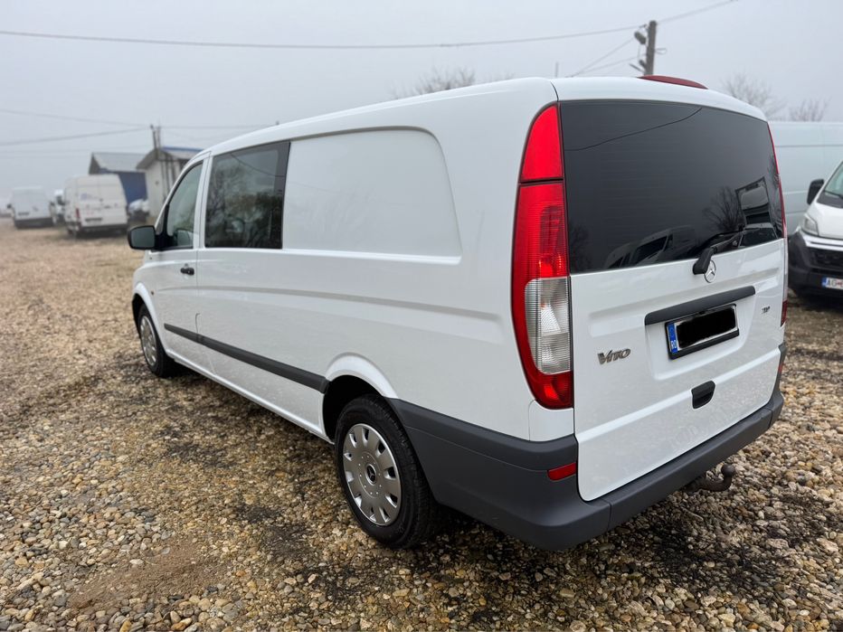 Mercedes Vito extralung 5 locuri + marfa / an 2011