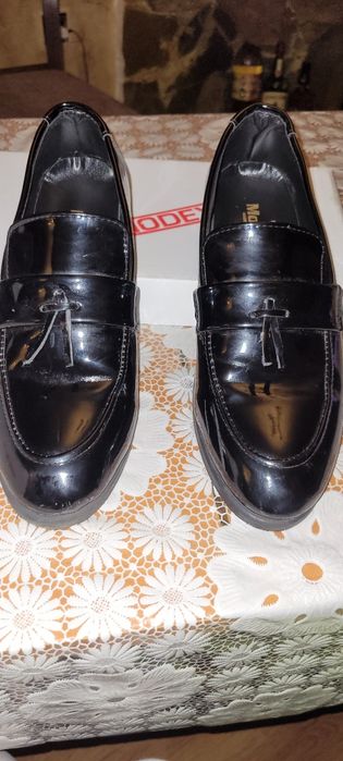 Лачени обувки за момче