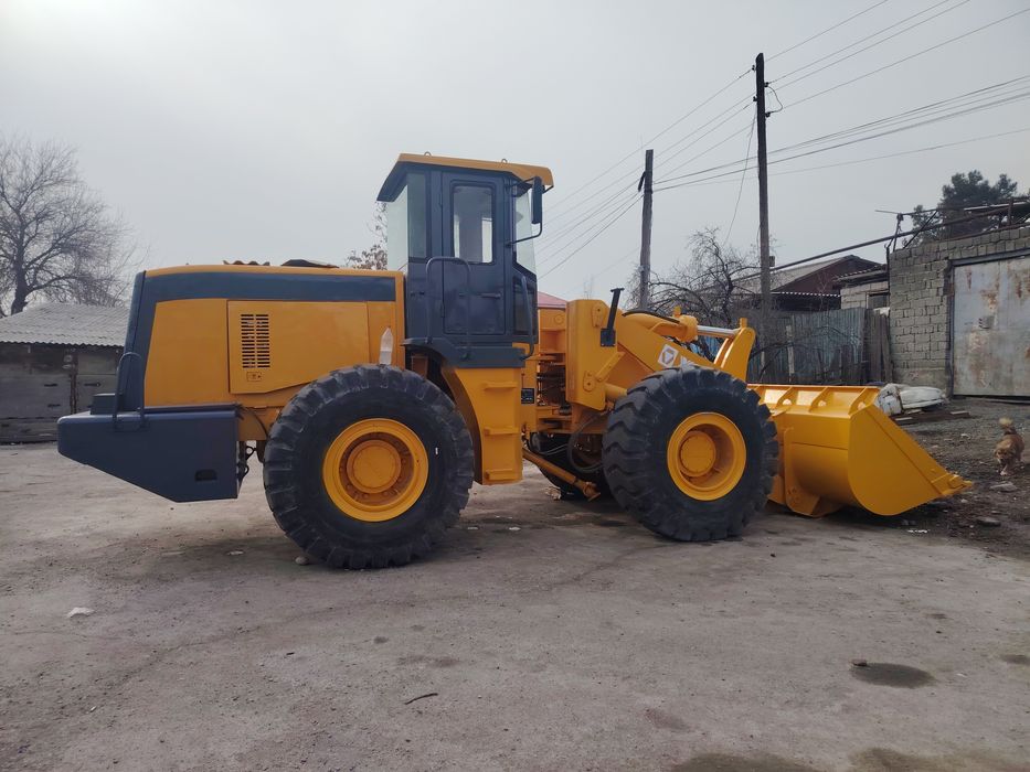 Продаю Фронтальный Погрузчик 2011 года состояние нормальное