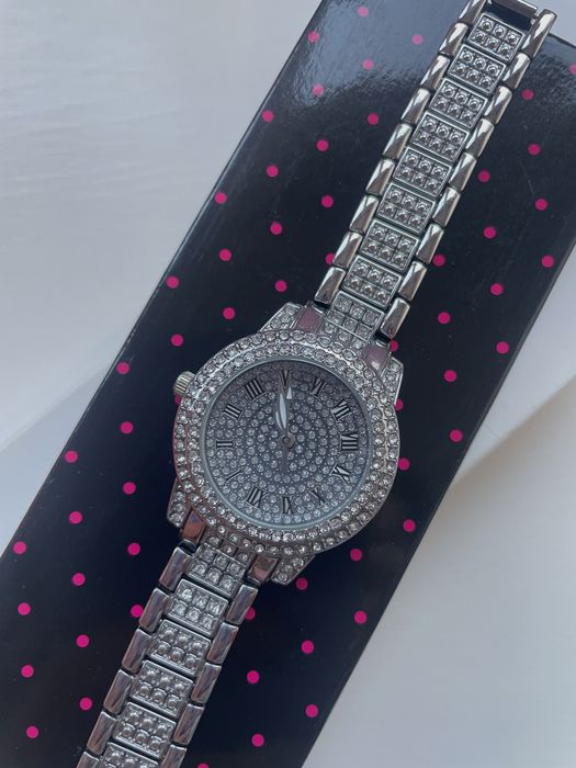 Нов сребърен часовник