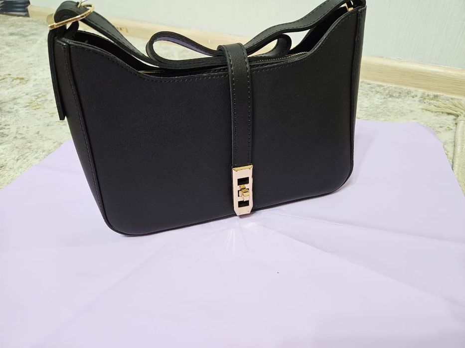 Продается нижнее белье, сумочки
 ОТДАМ