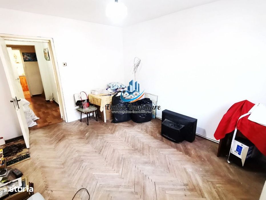 Apartament 4 camere semidecomandat, etaj 6, Maratei Piatra Neamt