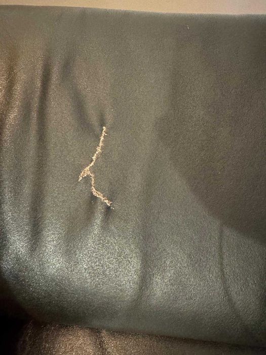 Mobilier birou Mobexpert , lemn masiv si piele naturala sertare , canapea  si fotoliu piele naturala identica cu sertarele .