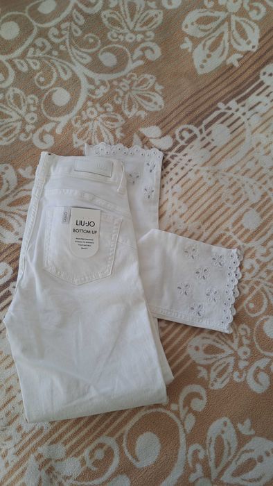 Бели Дънки Liu Jo до глезена с красива бродерия