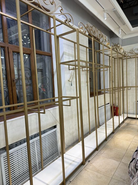 Стеллажи для одежды