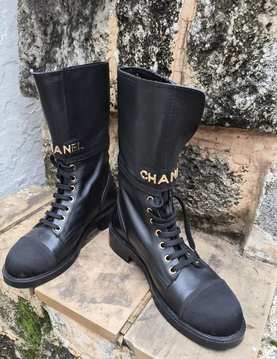 Vând ghete din piele Chanel