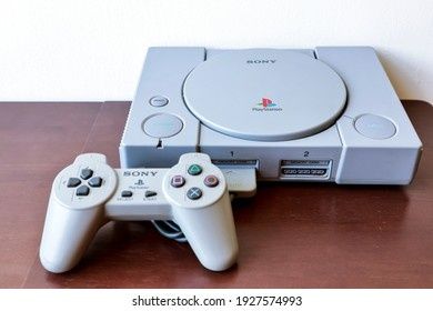 Playstation one оригинал + 20 оригинальных игр