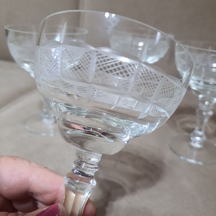 Set 4 pahare din cristal – elegante și rafinate