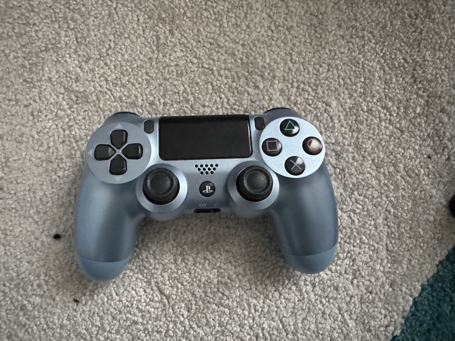 Playstation 4 slim with one controller and 3 games