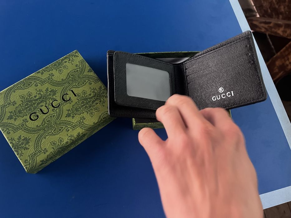 Vând portofel Gucci