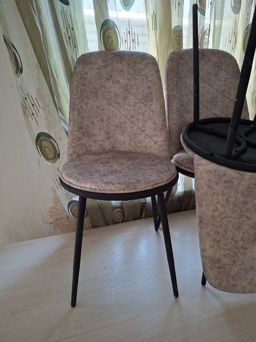 Стол со стульями