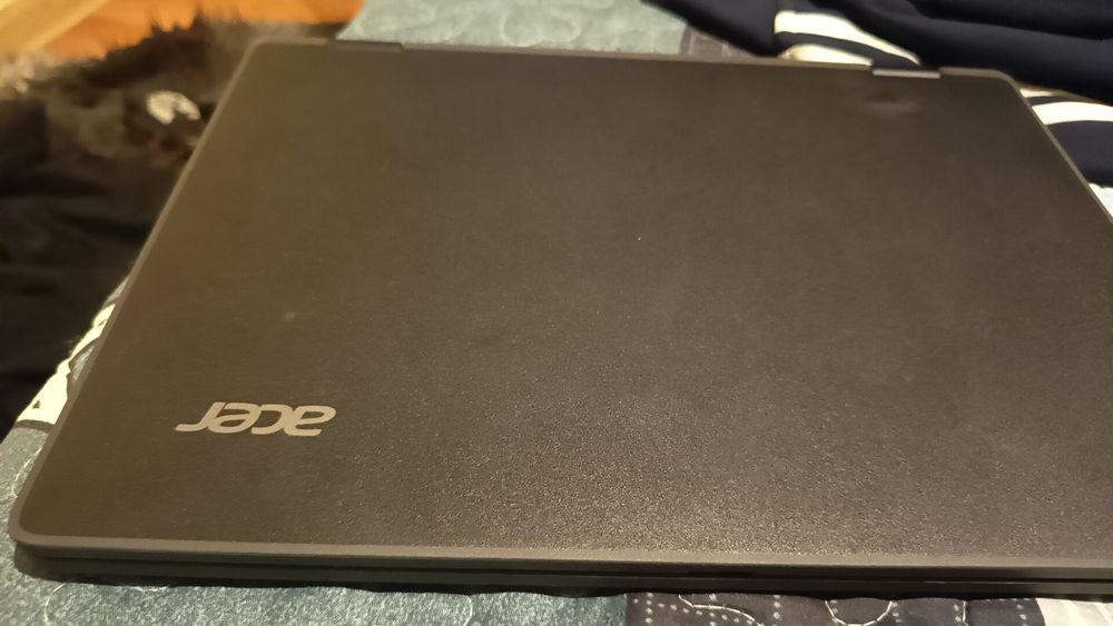 Малък Acer laptop