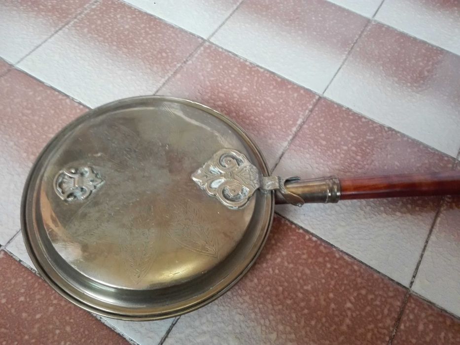 Медна сигнална тръба  и месингов мангал .