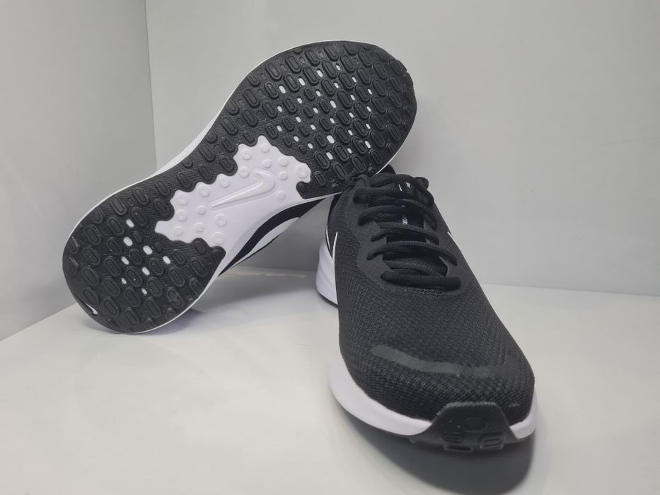 Маратонки Nike 

Нови с кутия.

Размер 45.5 стелка 29.5 см.

Цена 89 л