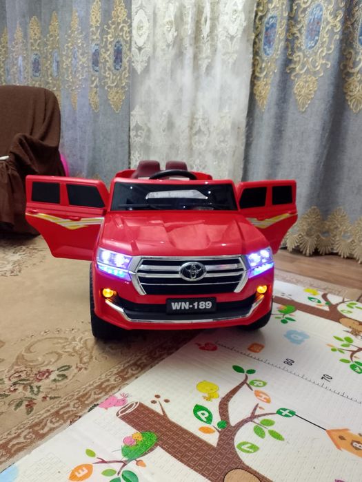 Машина детская почти новая