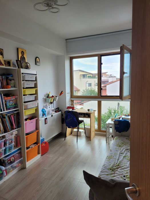 Apartament 4 camere decomandat, Damaroaia
