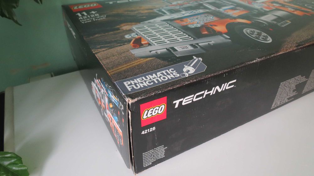 LEGO Technic 42128 Heavy-Duty Tow Truck