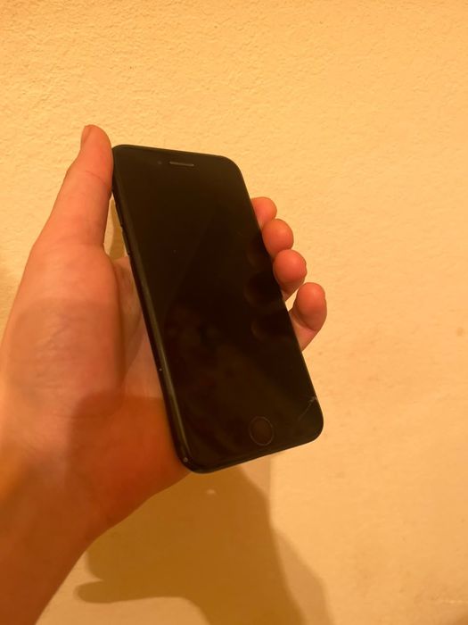 iPhone se2020  продажа обмен