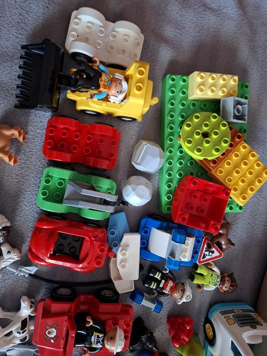 Голям комплект LEGO DUPLO – тухлички, коли, фигурки и животни