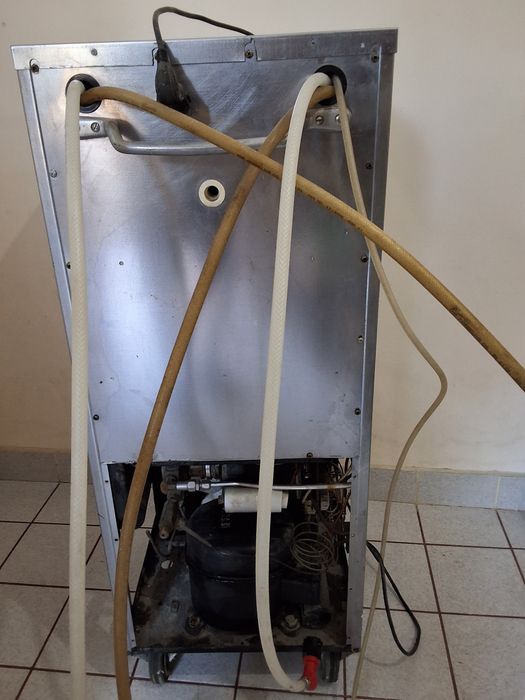 Продавам хладилен автомат - колддрринг с 4 канала