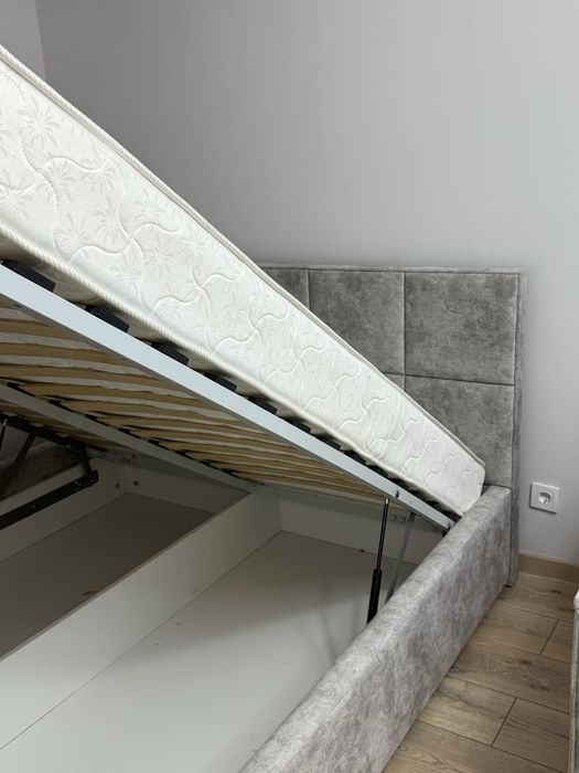 Новая кровать с матрасом