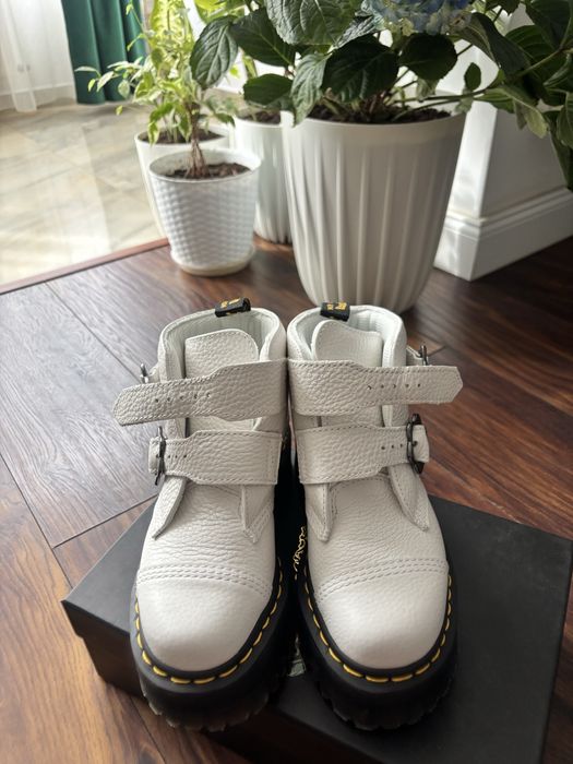 Ghete de dama Dr Martens