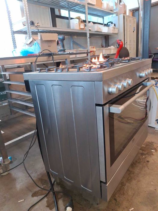 Газова готварска печка + 5 котлона