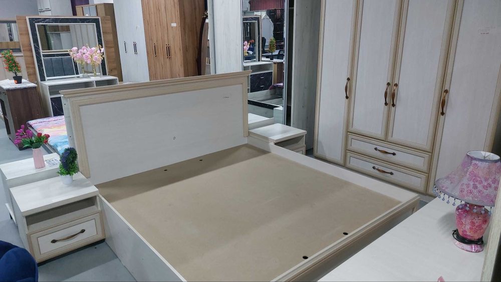 Спальный гарнитур. Мебельный диван кресло стол стул продаются