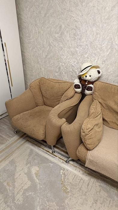 Диван и два кресла