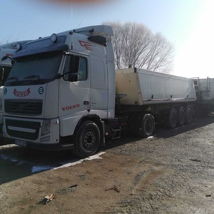 Volvo si semiremorca