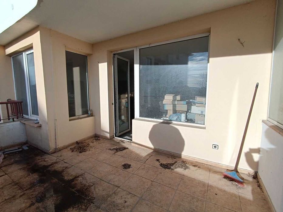 Тристаен апартамент с гараж