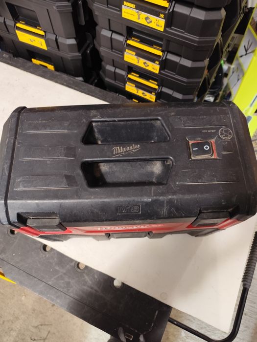 Акумулаторна прахосмукачка Милуоки  MILWAUKEE M18VC-2