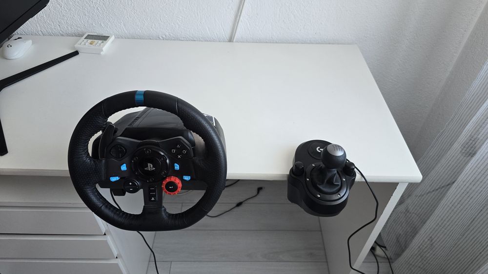 Logitech G29- Волан, педали и скоростен лост