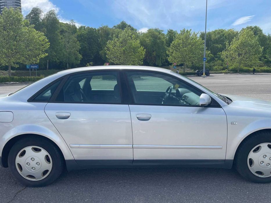 AUDI A4 2002 — imagine 4