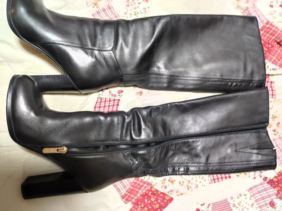 Женские кожаные сапоги