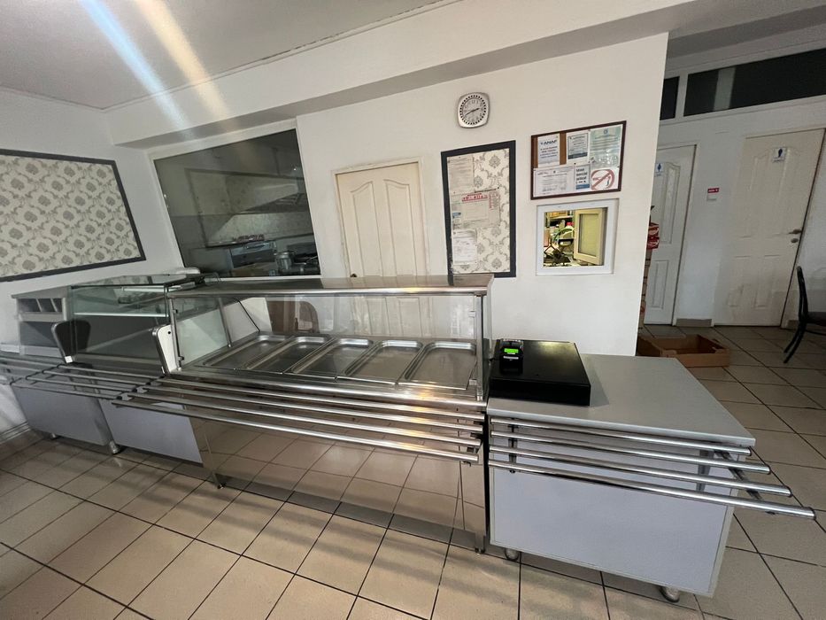 Vitrina calda si vitrina rece cu mobiler