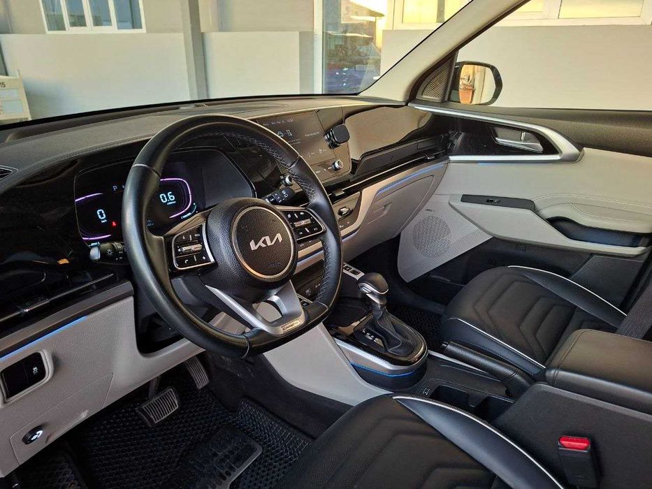 Продаётся  автомобиль KIA CARENS