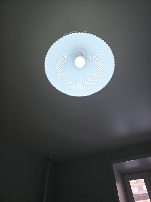 Отдам люстры работает