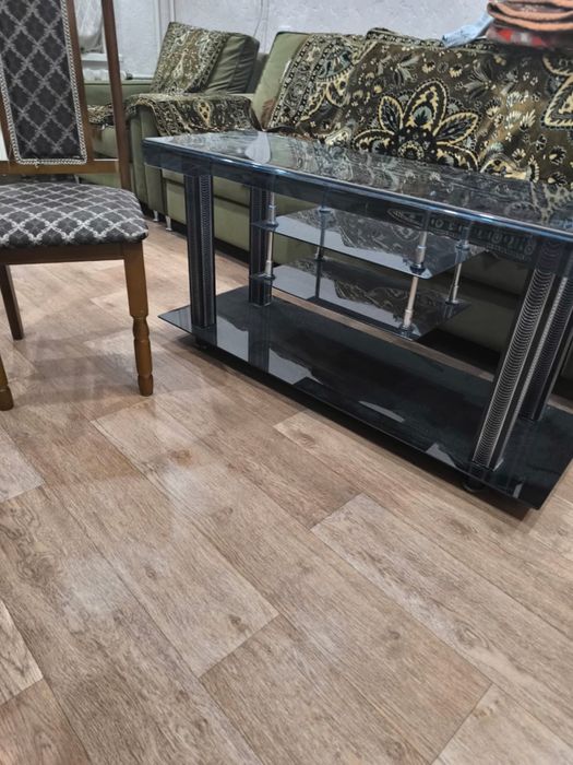 Стулья, подставка под тв