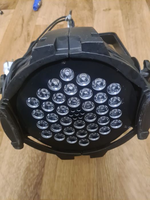 Световые приборы для сцены, караоке бара, дискотеки