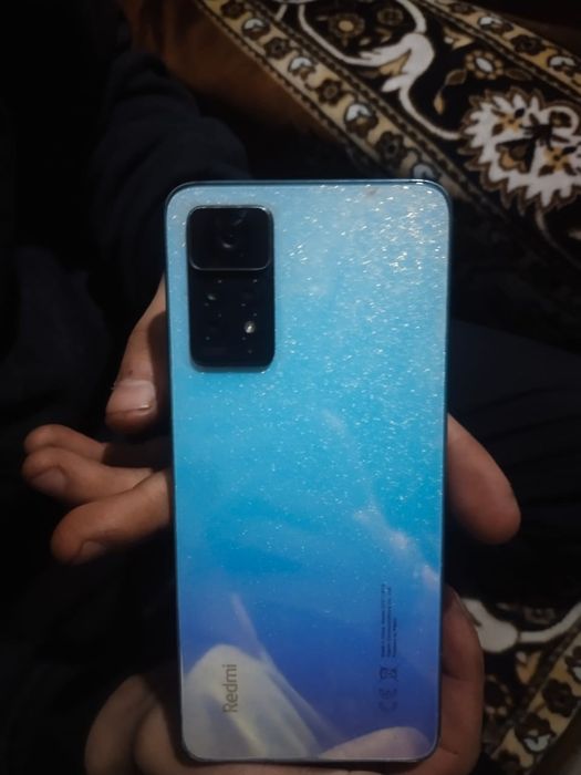 Продам редми ноте 11 про экран чуть чут развит там видно