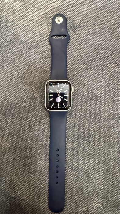 Продам часы Appel watch SE