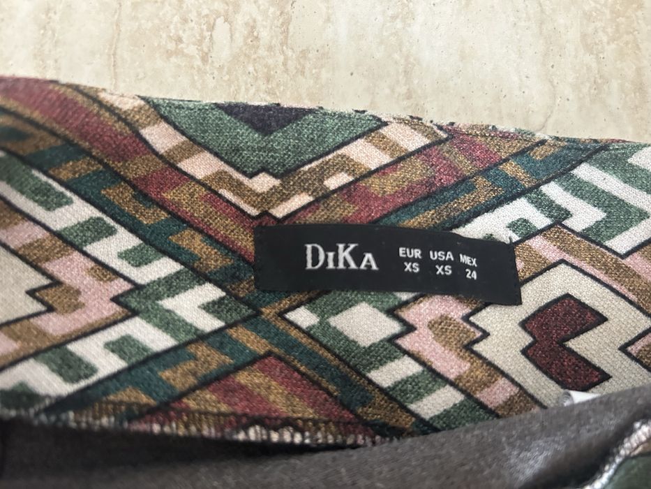 Пола XS на DIKA с вълна