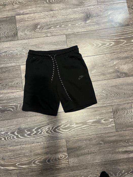nike tech fleece shorts